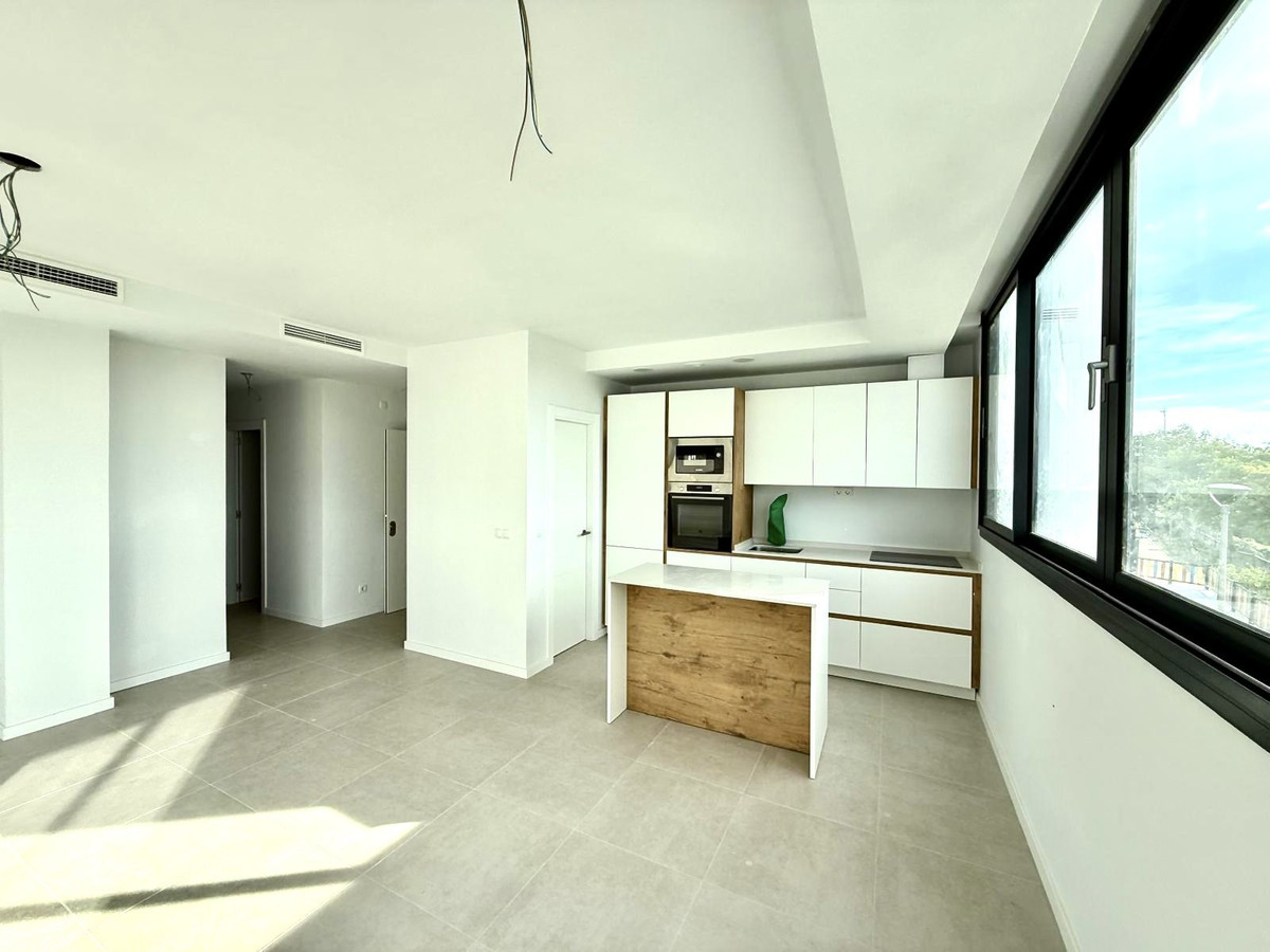 2 Bedroom Penthouse in Estepona - Photo 5