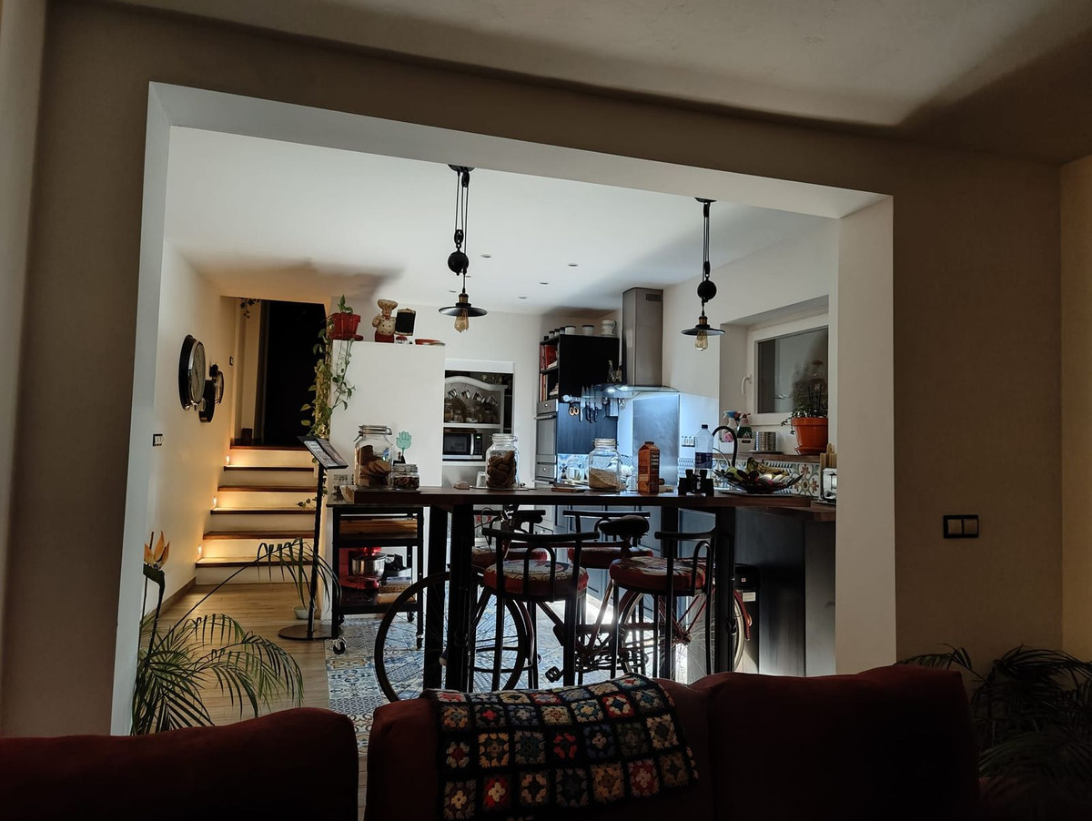 4 Bedroom Townhouse in Alhaurín el Grande - Photo 8