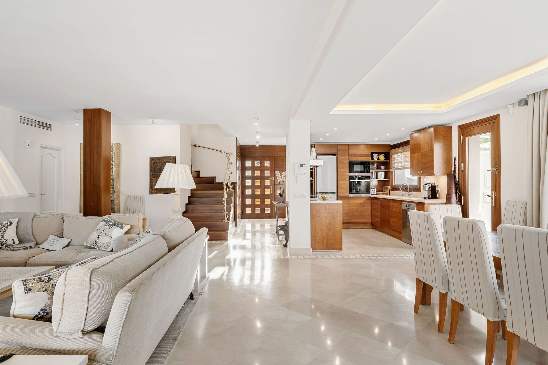 3 Bedroom Villa in Marbella - Photo 8