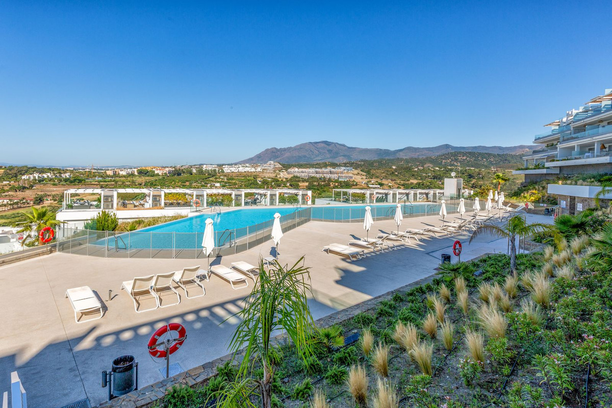 2 Bedroom Apartment in Estepona - Photo 25