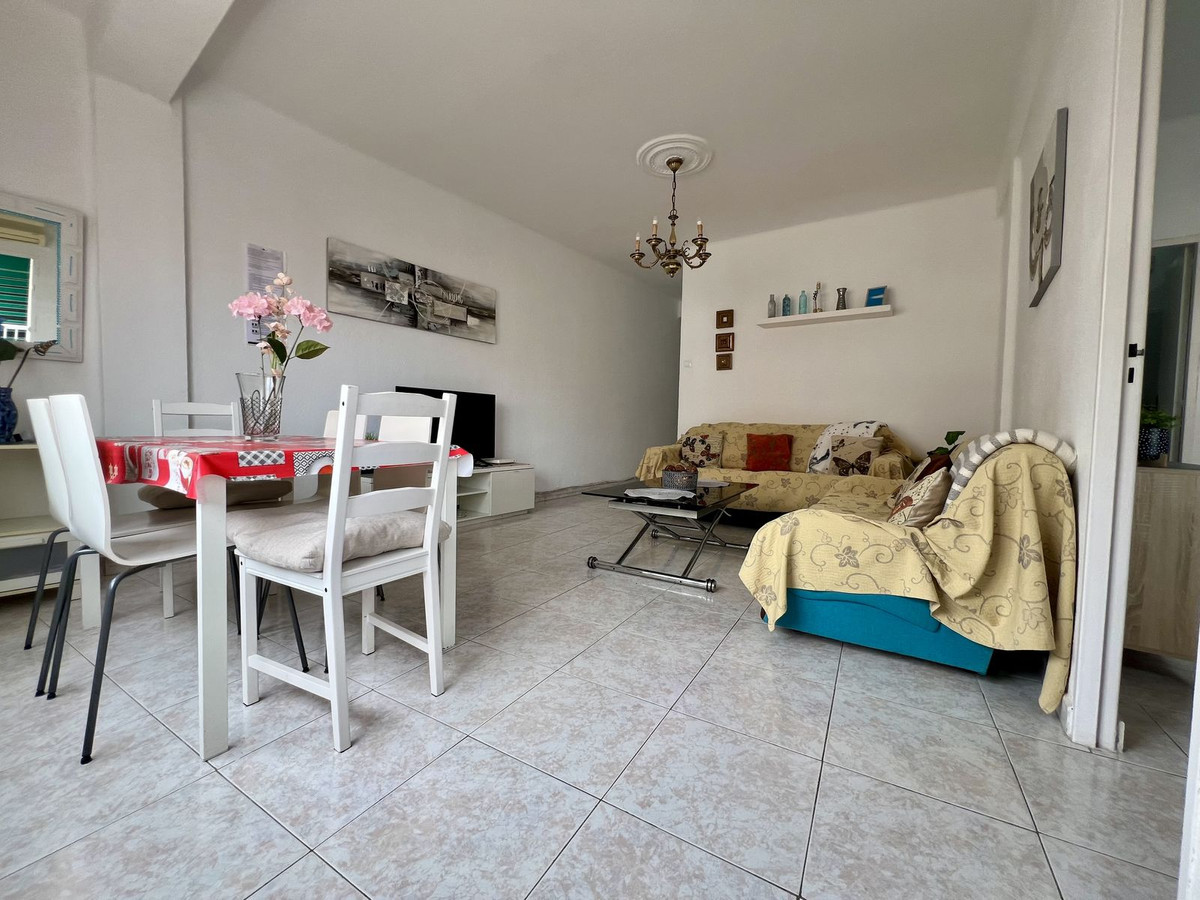 4 Bedroom Apartment in Málaga - Photo 5