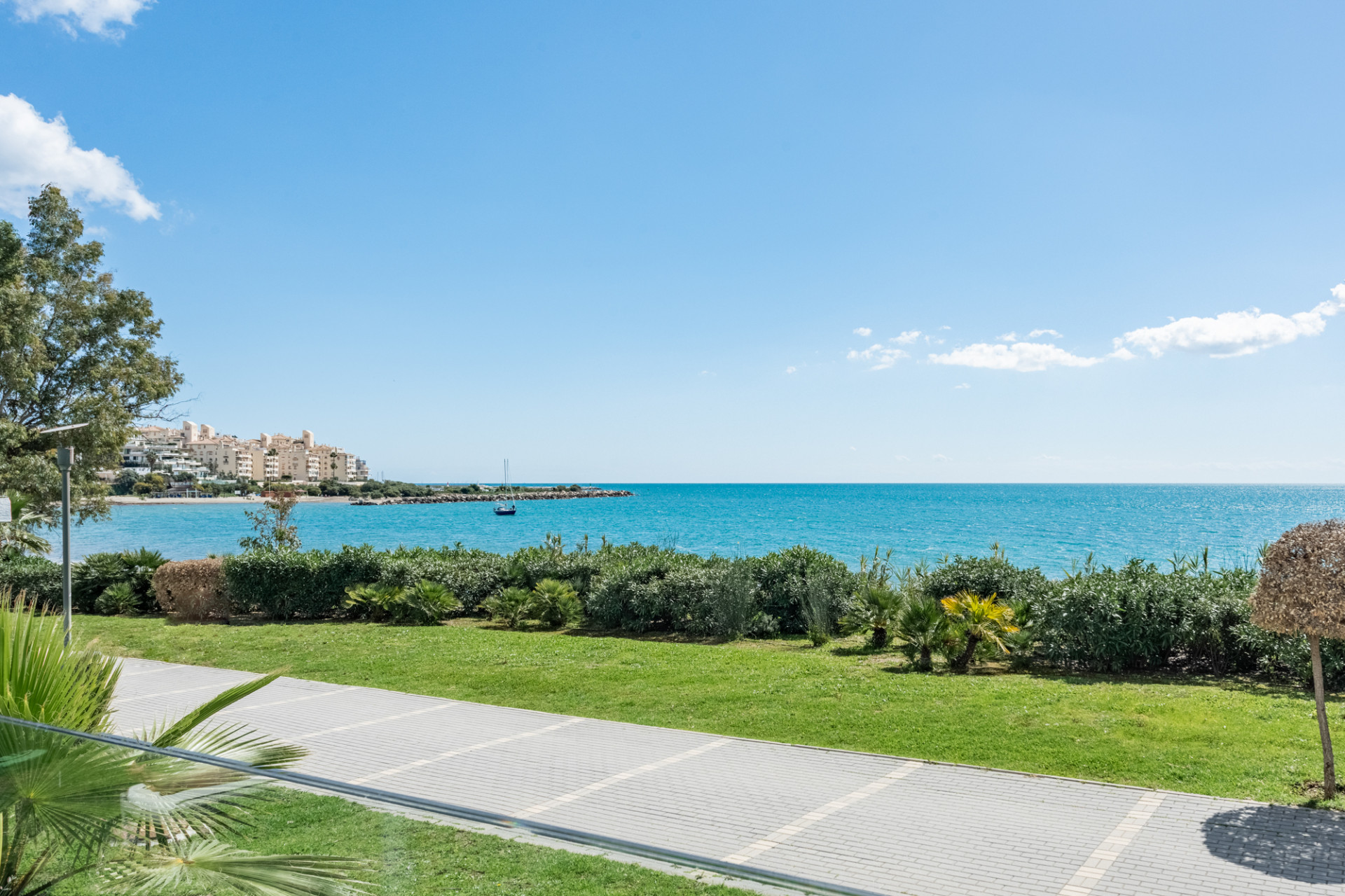 2 Bedroom Apartment in Estepona - Photo 24