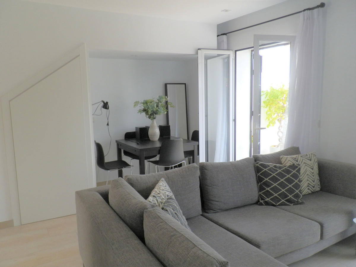 2 Bedroom Townhouse in Marbella - Photo 12