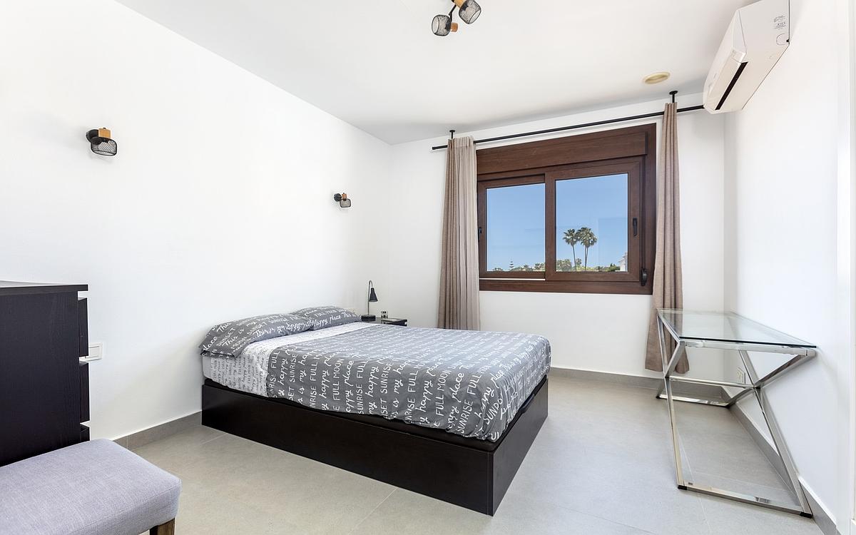 6 Bedroom Villa in Estepona - Photo 19