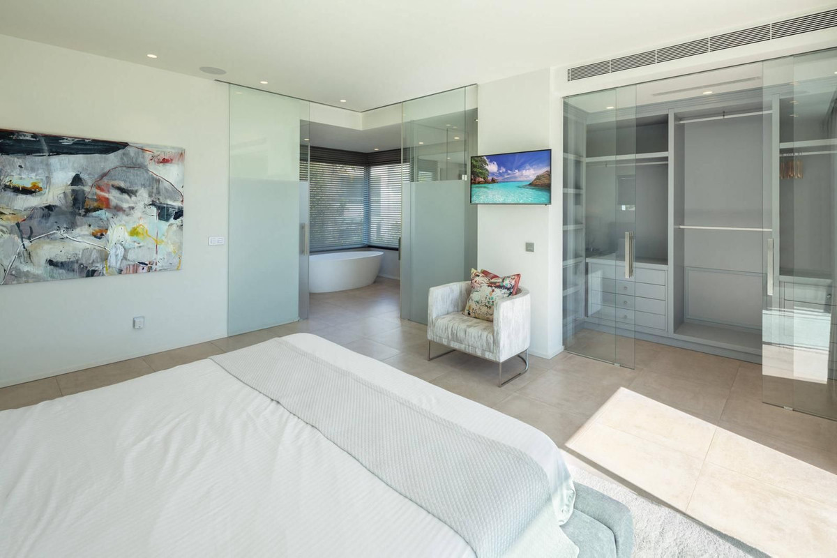7 Bedroom Villa in Marbella - Photo 9