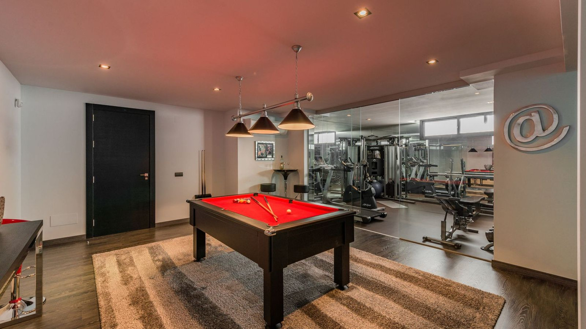 5 Bedroom Villa in Marbella - Photo 12