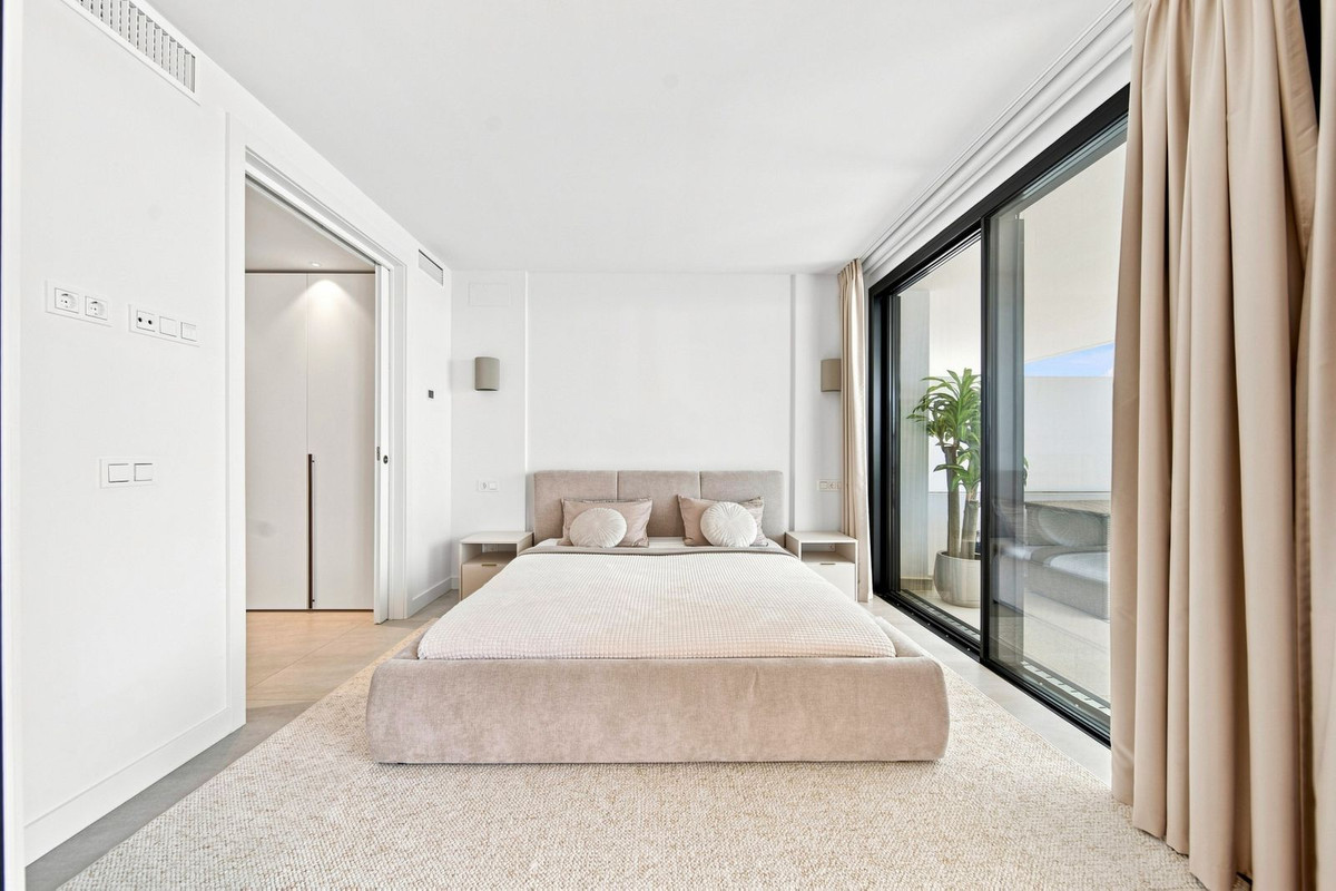 2 Bedroom Apartment in Fuengirola - Photo 10