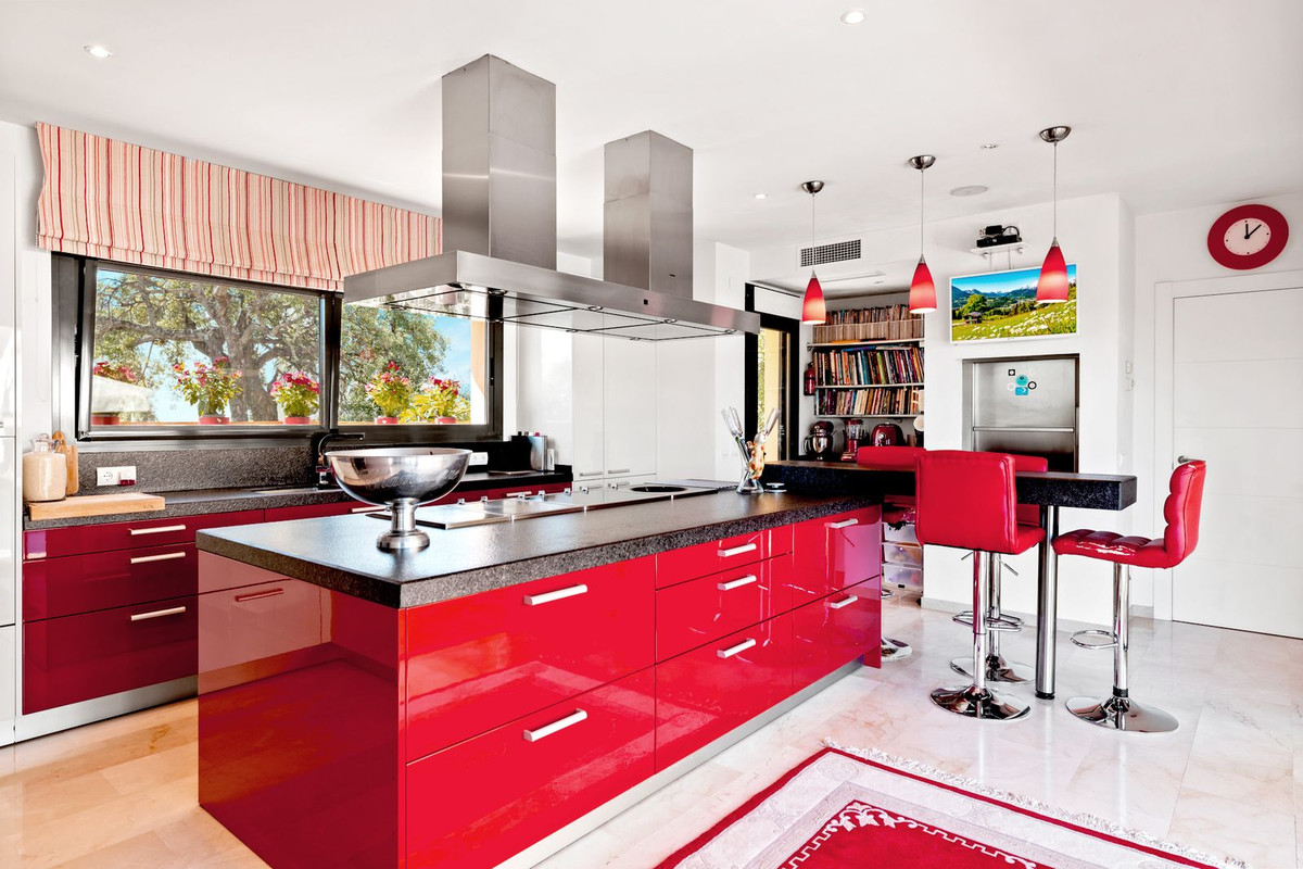6 Bedroom Villa in Marbella - Photo 19