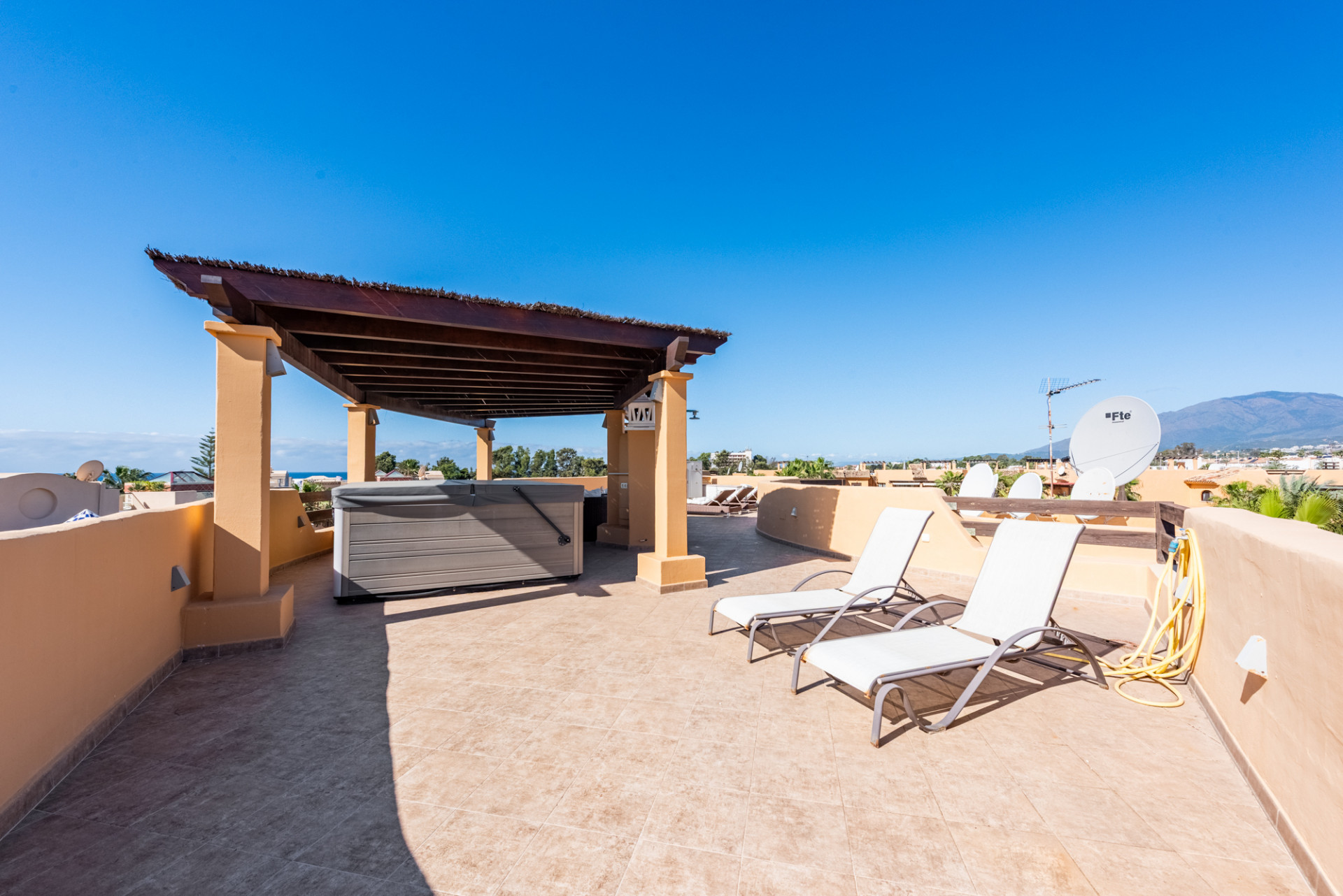 3 Bedroom Penthouse in Estepona - Photo 9