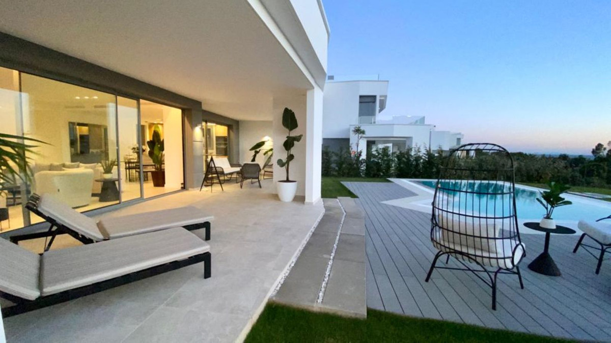 4 Bedroom Villa in Marbella - Photo 3