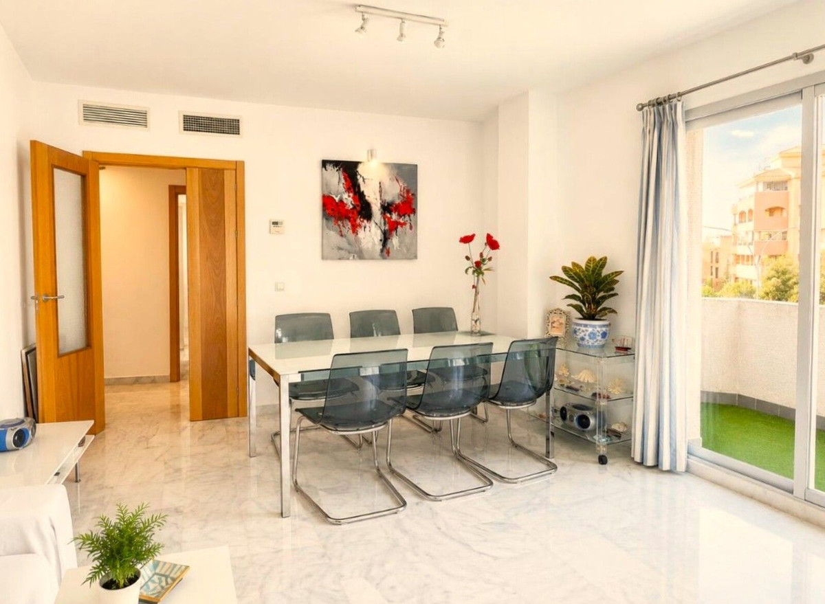 2 Bedroom Apartment in Mijas - Photo 4