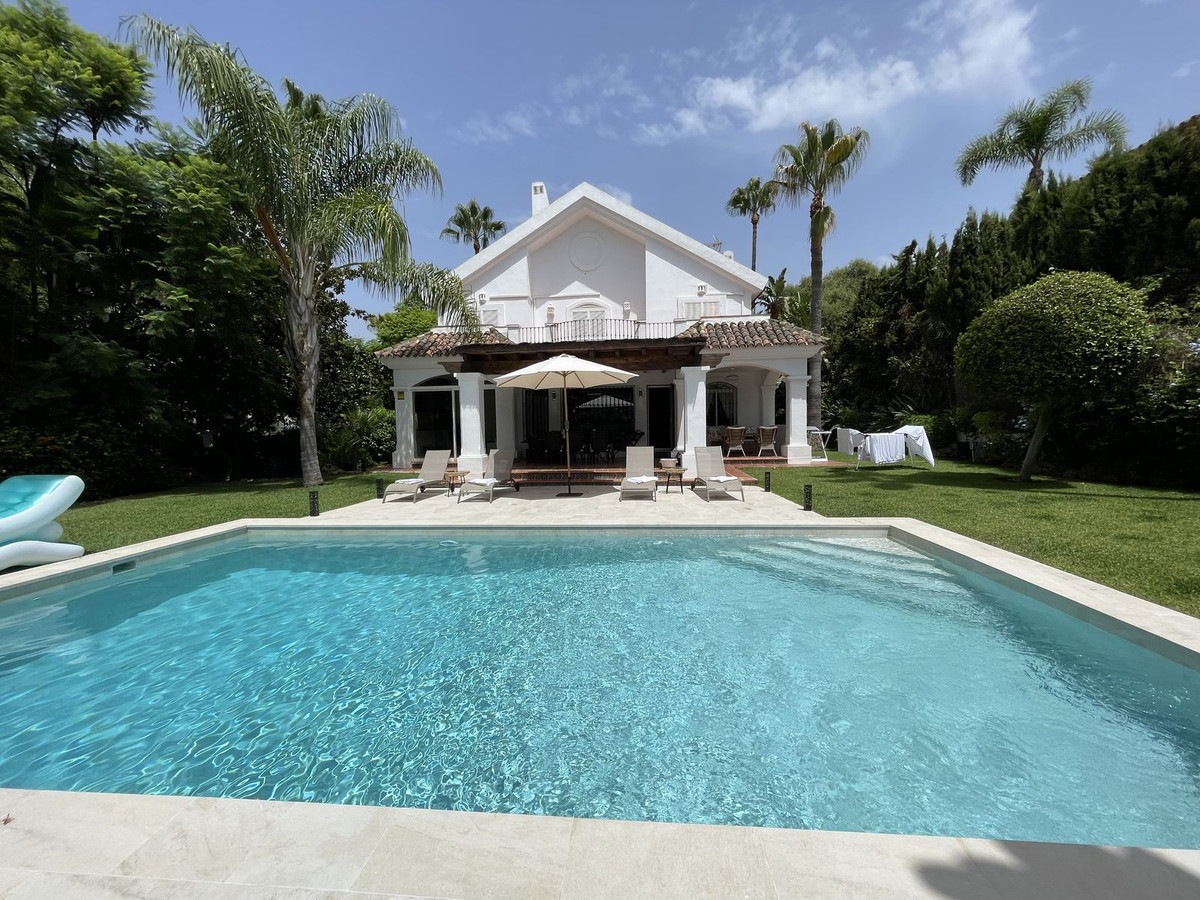 4 Bedroom Villa in Marbella - Photo 33