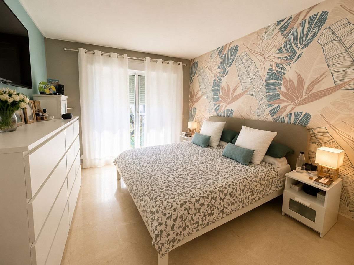2 Bedroom Apartment in Estepona - Photo 12