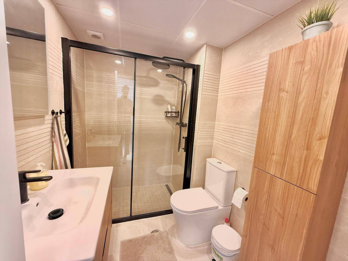 3 Bedroom Apartment in Fuengirola - Photo 2