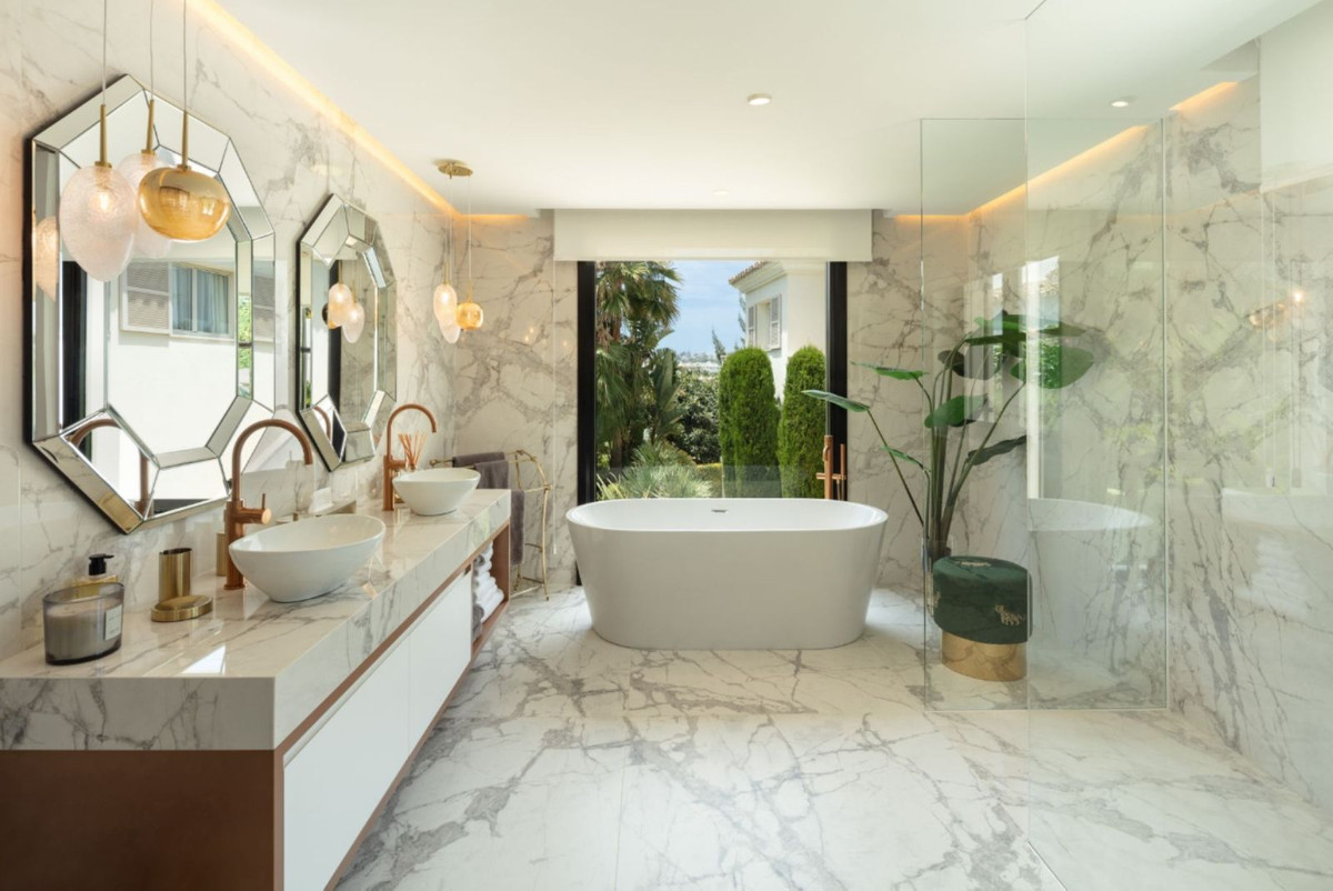 6 Bedroom Villa in Marbella - Photo 14