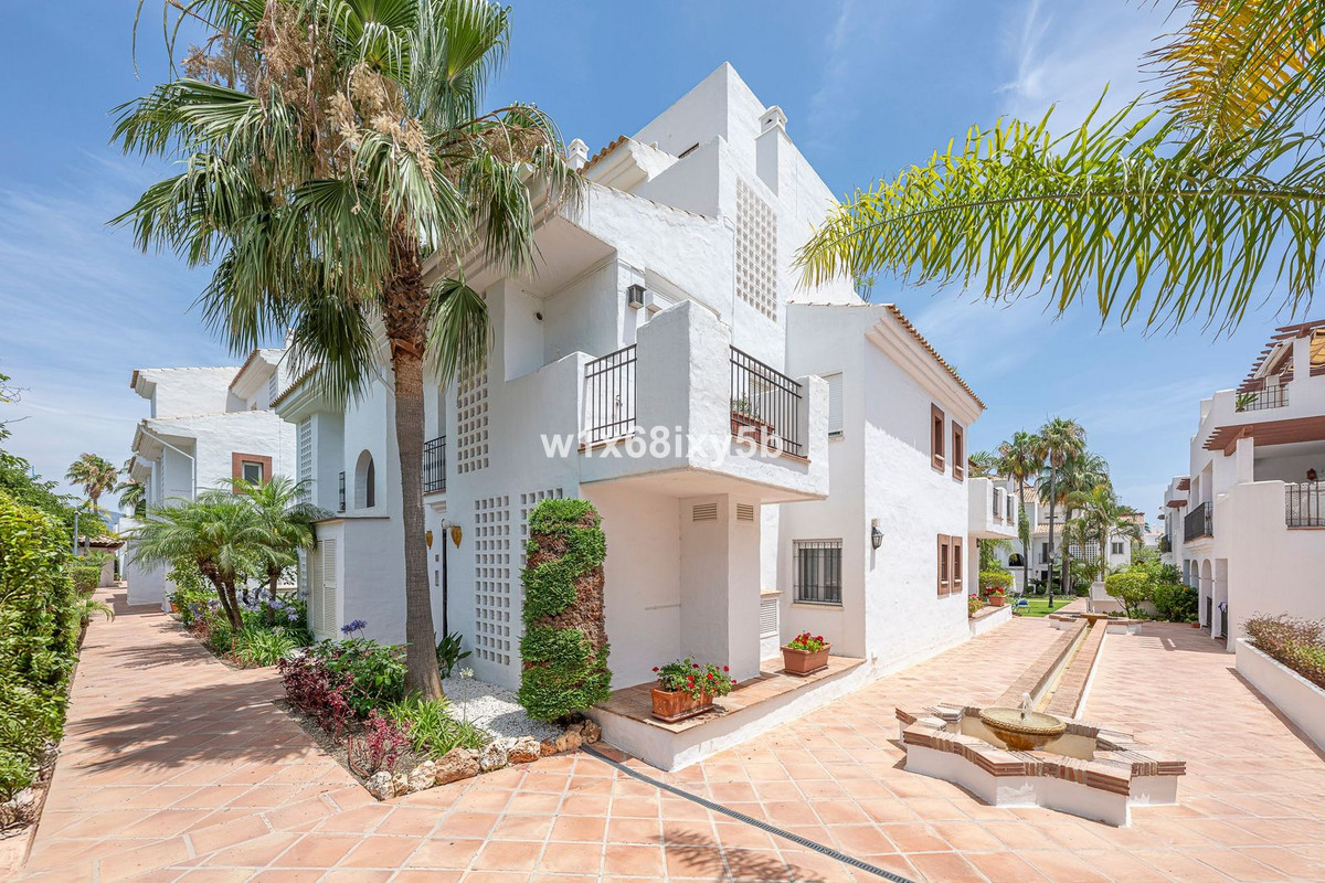 3 Bedroom Apartment in San Pedro de Alcántara - Photo 31
