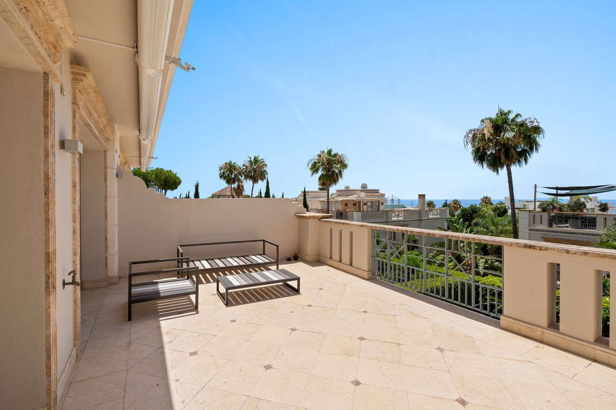 4 Bedroom Townhouse in Marbella - Photo 15