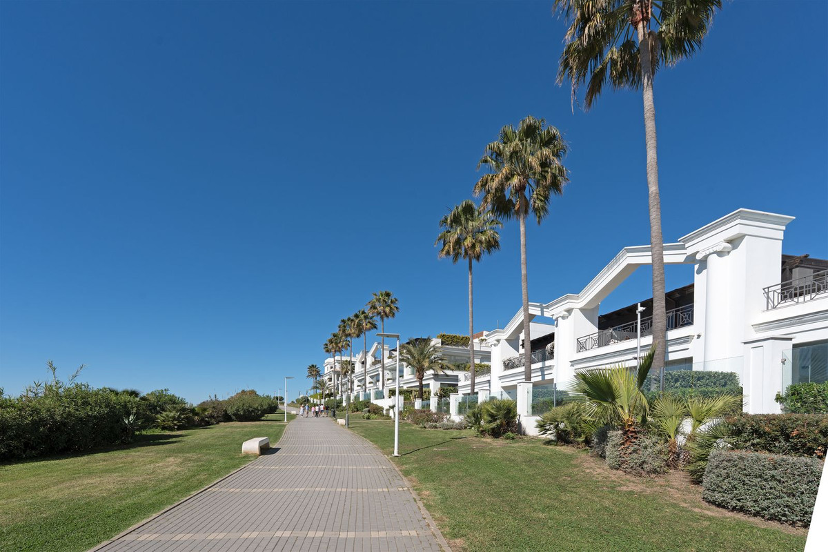 2 Bedroom Apartment in Estepona - Photo 48