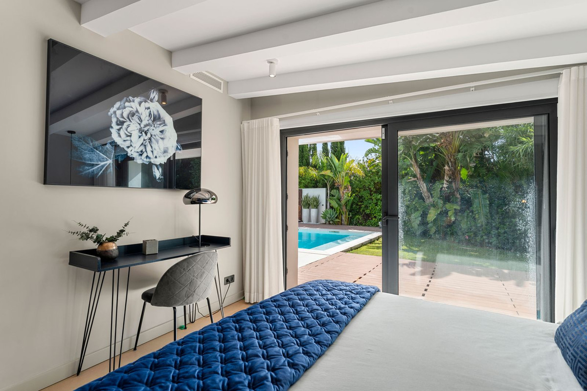 4 Bedroom Villa in Marbella - Photo 40