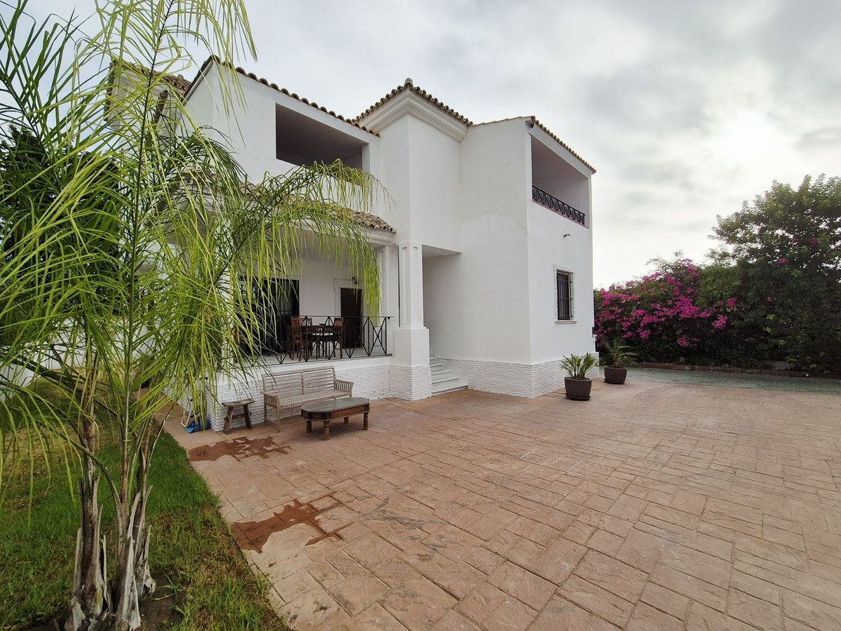 4 Bedroom Villa in San Pedro de Alcántara - Photo 21