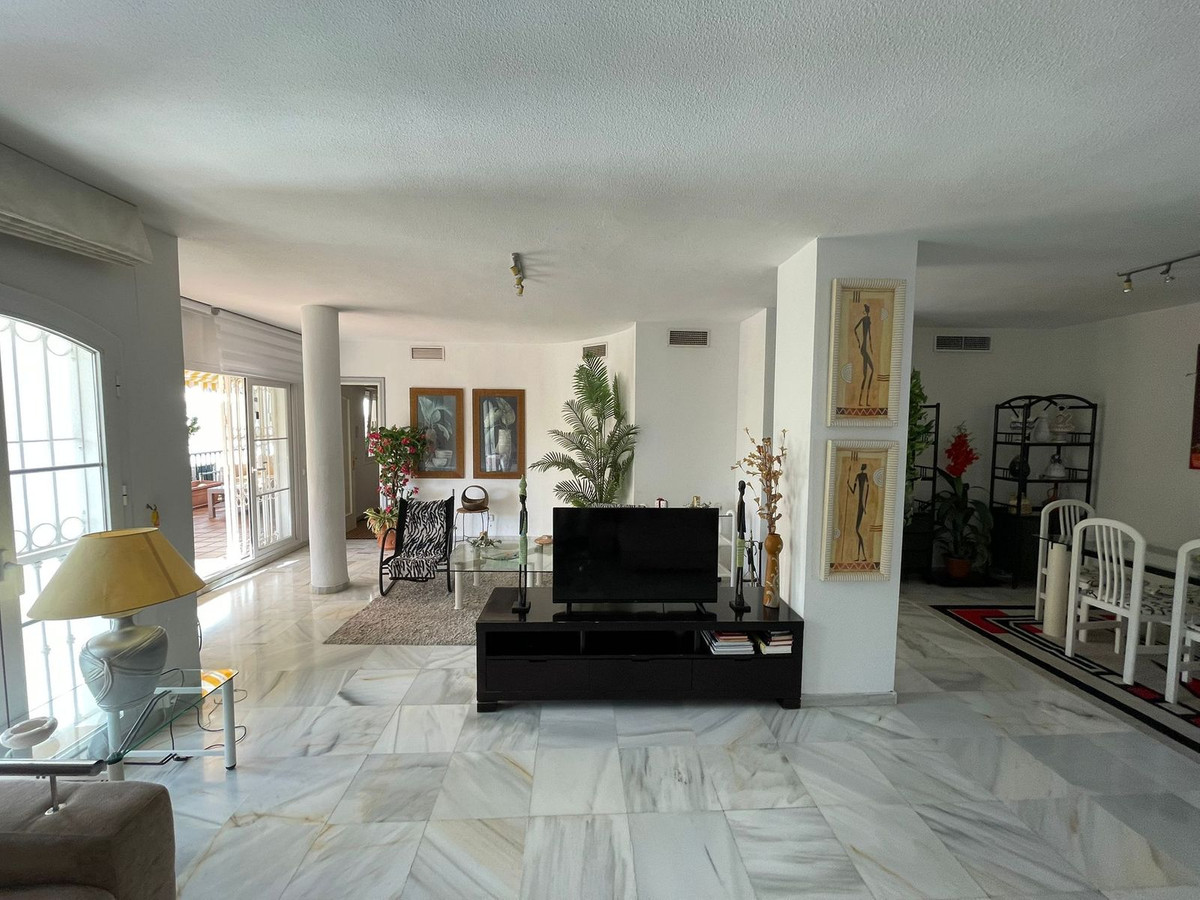 5 Bedroom Apartment in Marbella - Photo 20