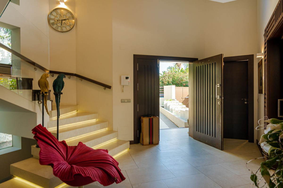 6 Bedroom Villa in Marbella - Photo 11