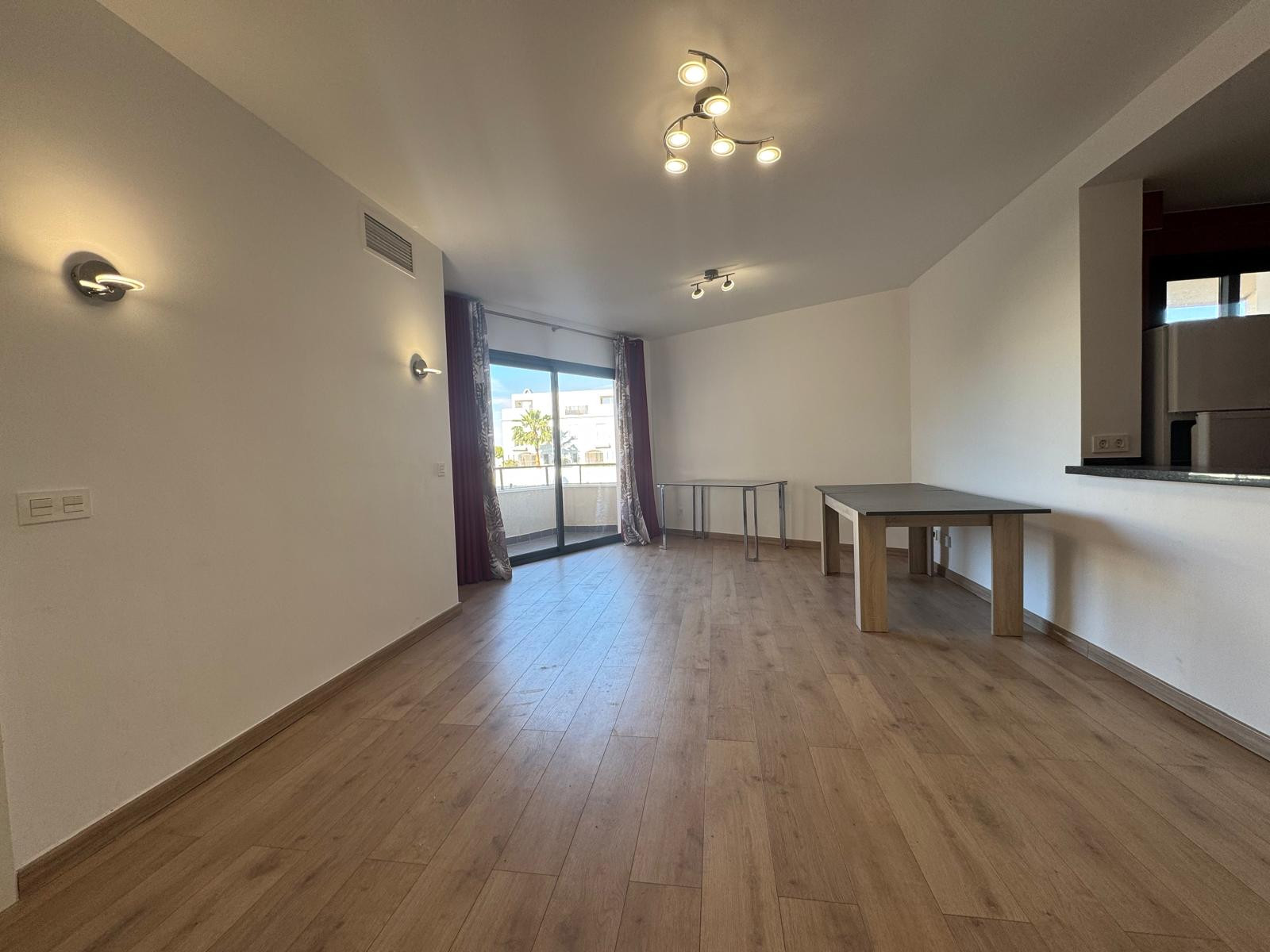 2 Bedroom Apartment in Estepona - Photo 5