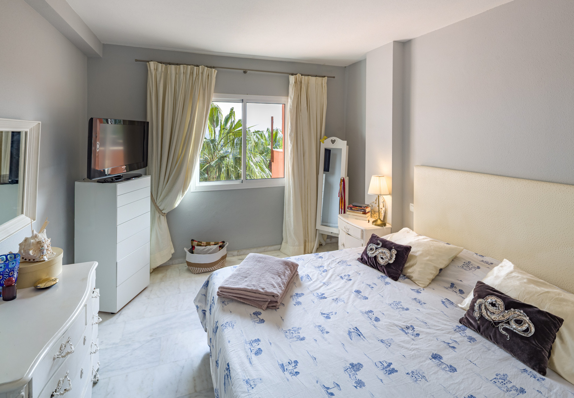 2 Bedroom Apartment in Marbella - Photo 16