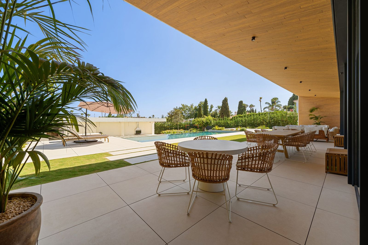 6 Bedroom Villa in San Pedro de Alcántara - Photo 14