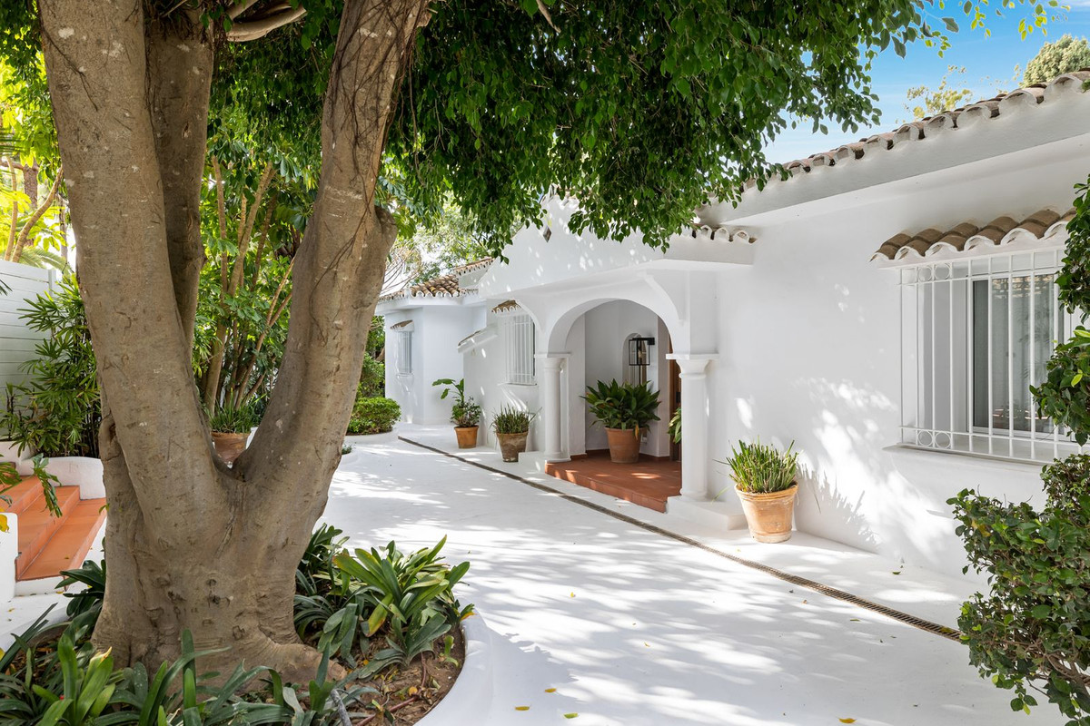 3 Bedroom Villa in Marbella - Photo 26