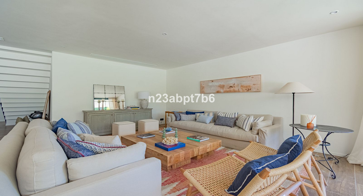 5 Bedroom Villa in Sotogrande - Photo 3