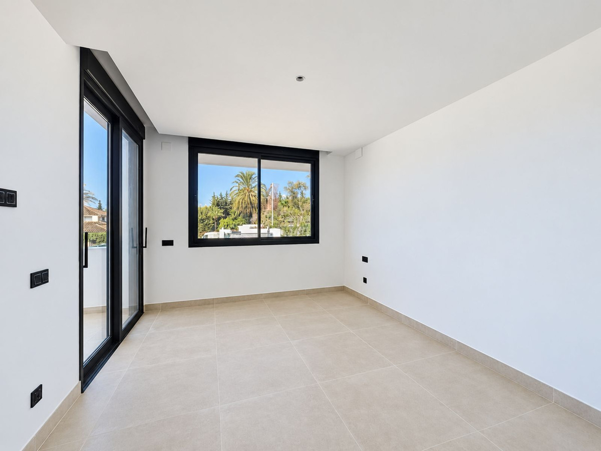5 Bedroom Villa in Marbella - Photo 15