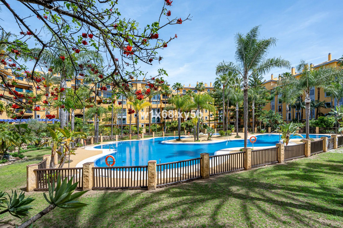 2 Bedroom Apartment in San Pedro de Alcántara - Photo 20