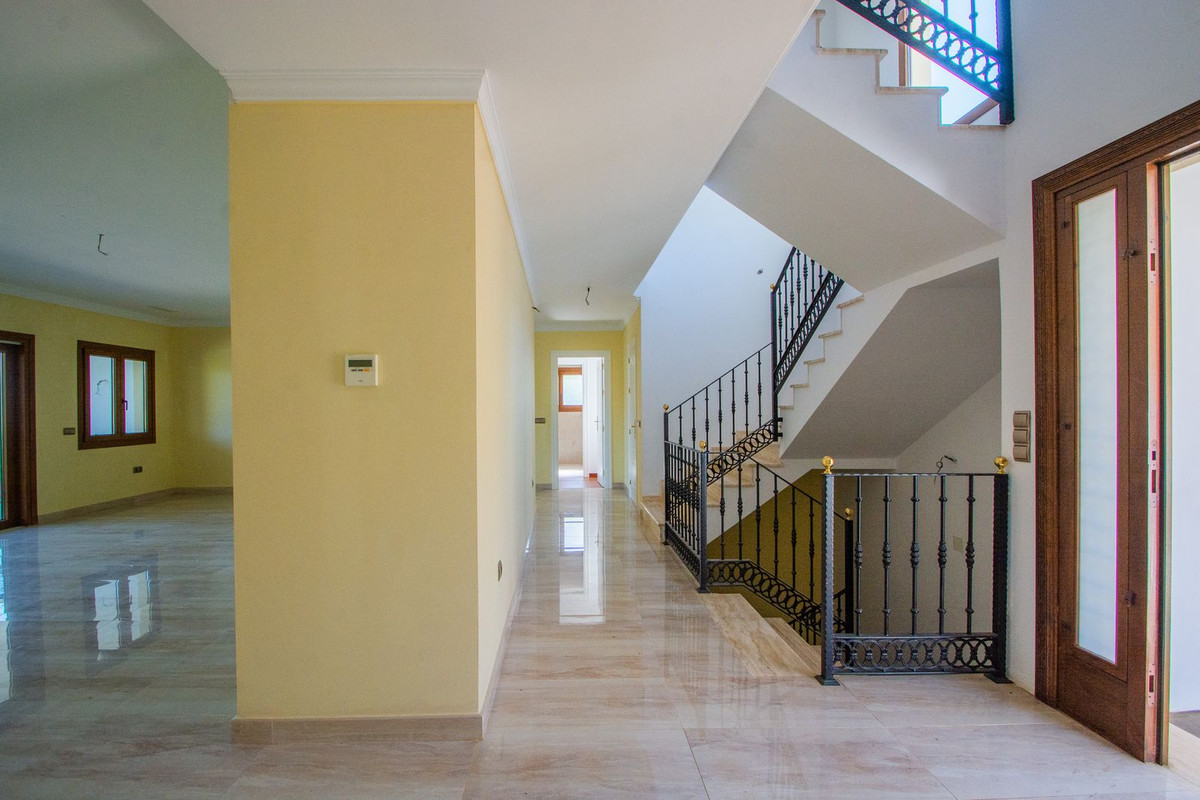 5 Bedroom Villa in Mijas - Photo 7