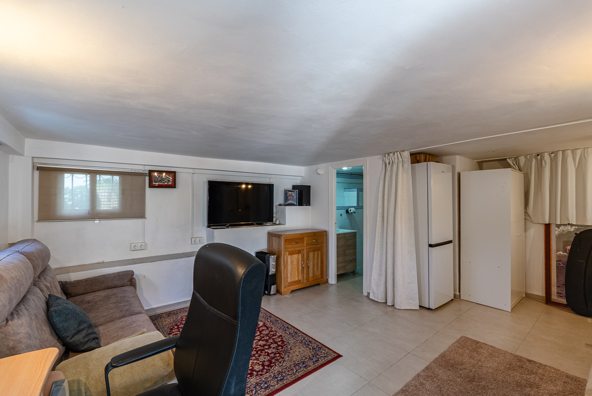 3 Bedroom Townhouse in Estepona - Photo 21