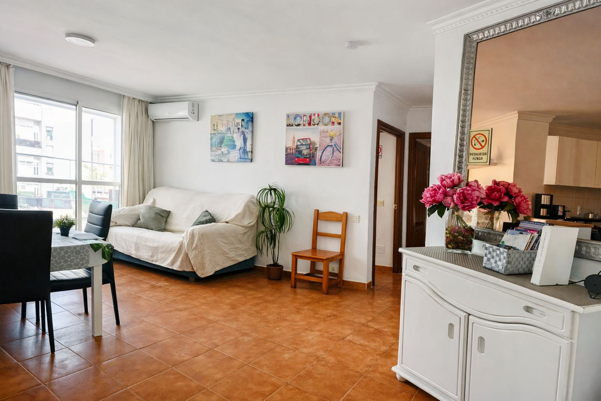2 Bedroom Apartment in Benalmádena - Photo 8