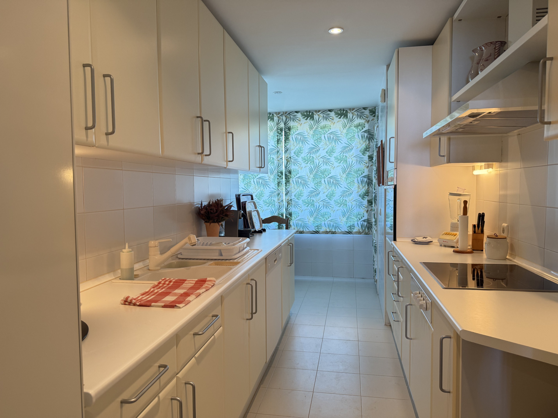 3 Bedroom Apartment in Estepona - Photo 8