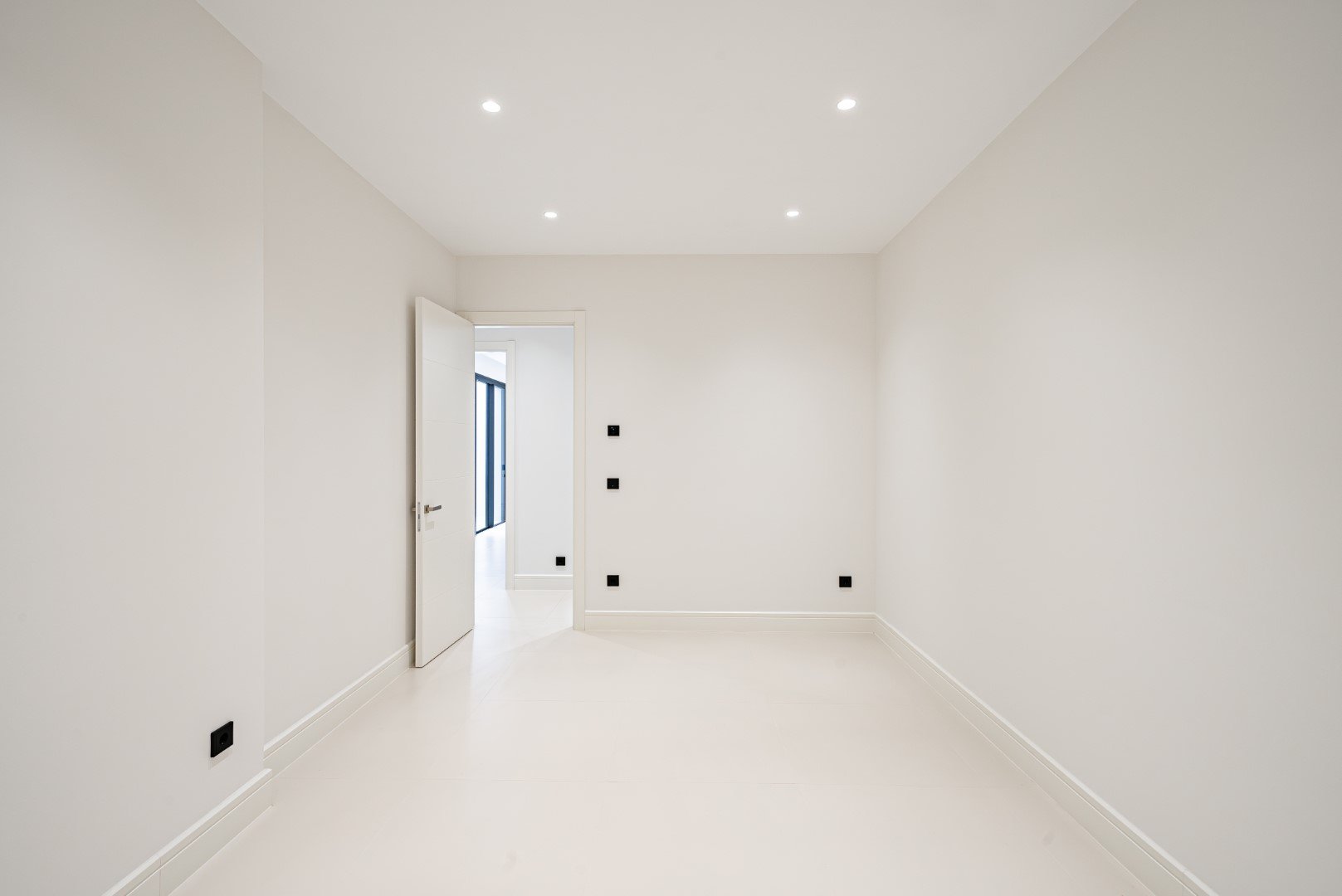 4 Bedroom Villa in Marbella - Photo 20