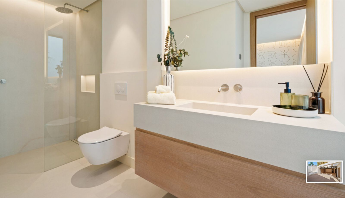 5 Bedroom Villa in San Pedro de Alcántara - Photo 8