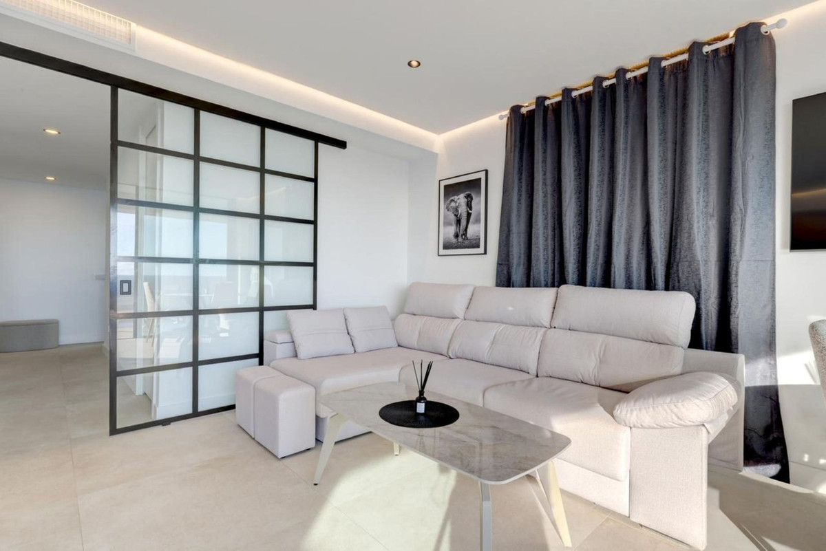 3 Bedroom Penthouse in Estepona - Photo 11