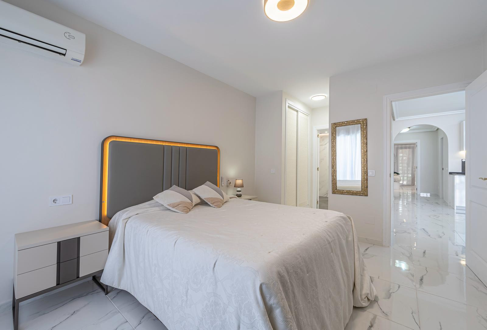 3 Bedroom Apartment in Marbella - Photo 3