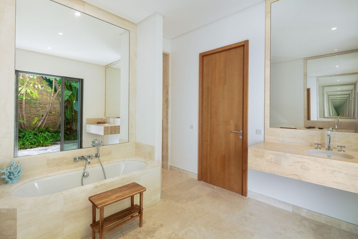 6 Bedroom Villa in Casares - Photo 22