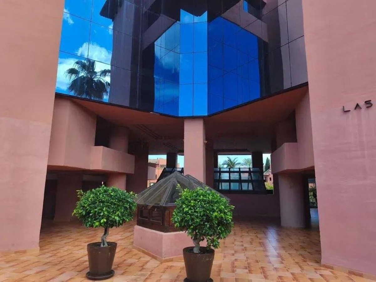 3 Bedroom Apartment in Estepona - Photo 32