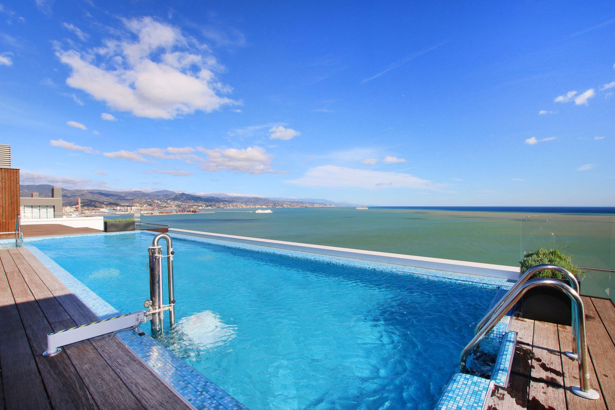 4 Bedroom Apartment in Málaga - Photo 5