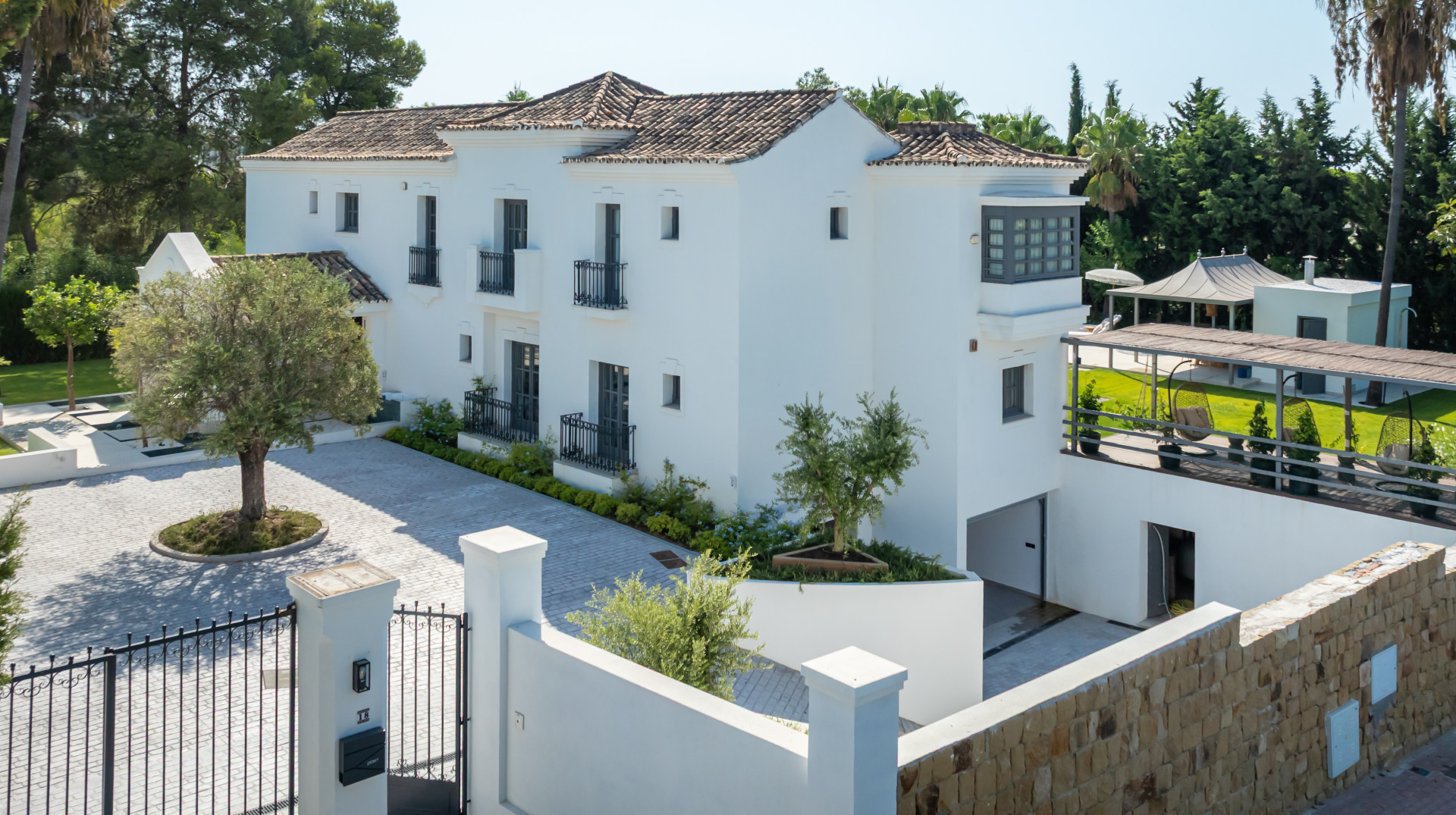 5 Bedroom Villa in Estepona - Photo 36
