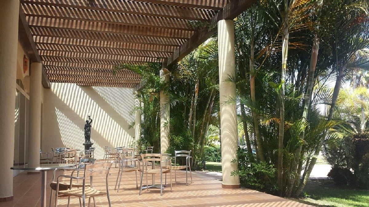 2 Bedroom Apartment in Estepona - Photo 3