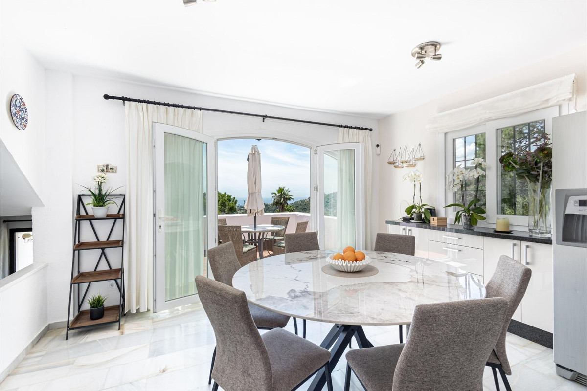 3 Bedroom Villa in Estepona - Photo 8