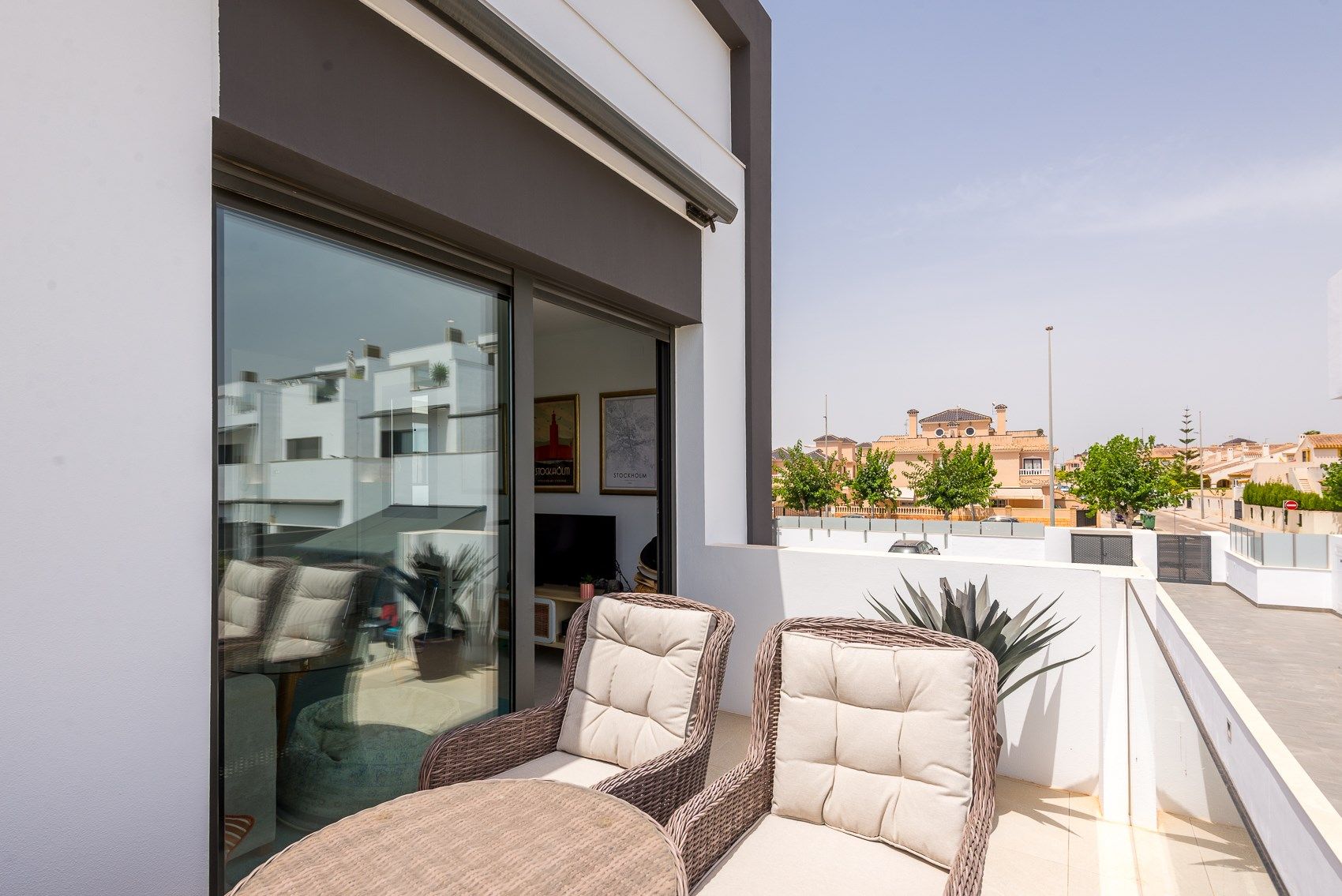 Piso de 2 dormitorios con piscina en Alicante – Foto 5