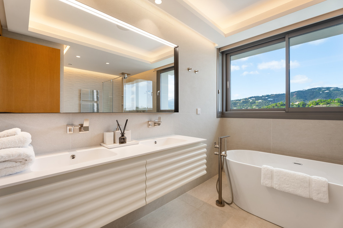 3 Bedroom Apartment in Benahavís - Photo 22