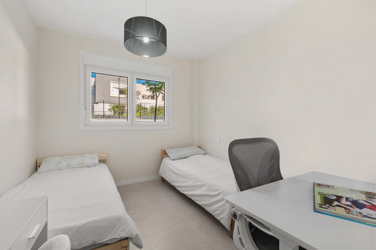 2 Bedroom Apartment in Estepona - Фото 22